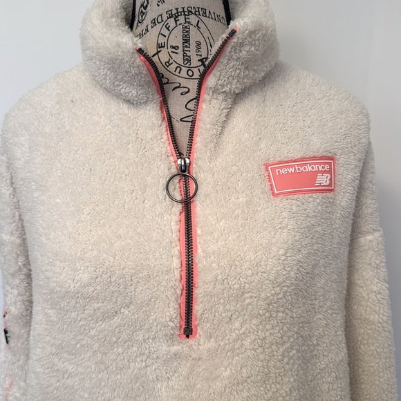 New balance sweater - Picture 2 of 10